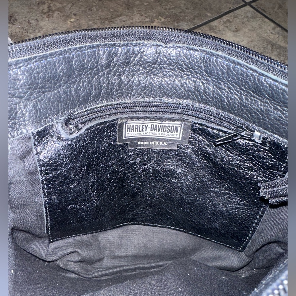 Harley-Davidson Black Embossed Leather Crossbody Bag with adjustable straps. - Picture 4 of 4